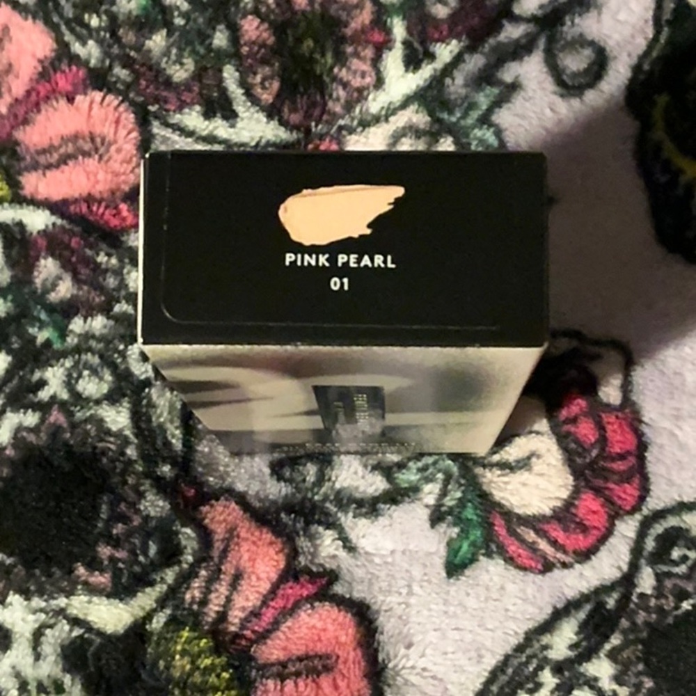 Fenty Pink Pearl Eaze Drop'lit All-Over Glow Enhancer - Picture 5 of 5